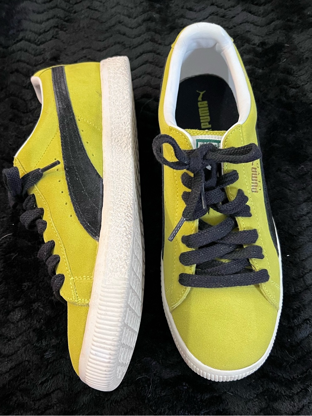 Puma CLYDE 181632 46 Low-Top Sneakers in Yellow and Black